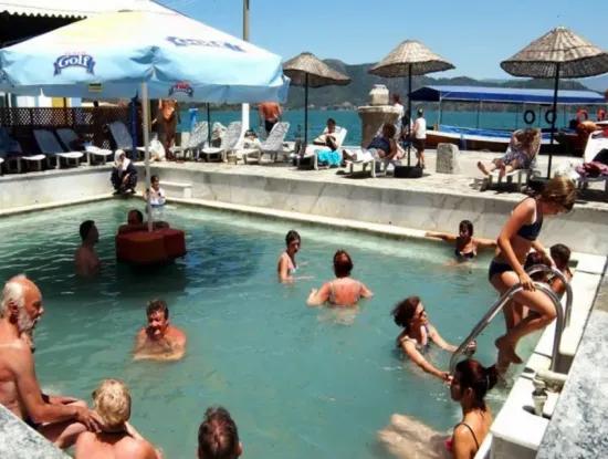 Bootstour Zu Den Heißen Quellen Von Koycegiz Sultaniye. Bootstouren Auf Dem Koycegiz-See Sultaniye.